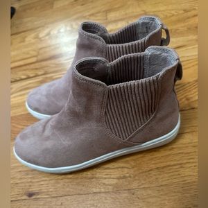 Suede Pink Steven by Steve Madden high tops